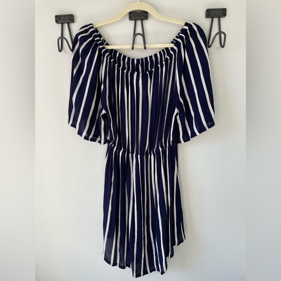 NWT La Blanca, women’s medium, navy white on or off-shoulder romper w/drawstring - Picture 3 of 5